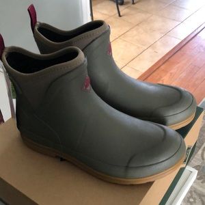 NWT Women’s Muck Originals Ankle Boots